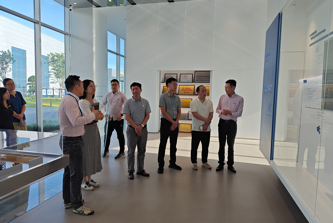 新華社福建分社蒞臨泉工股份參觀(guān)調(diào)研