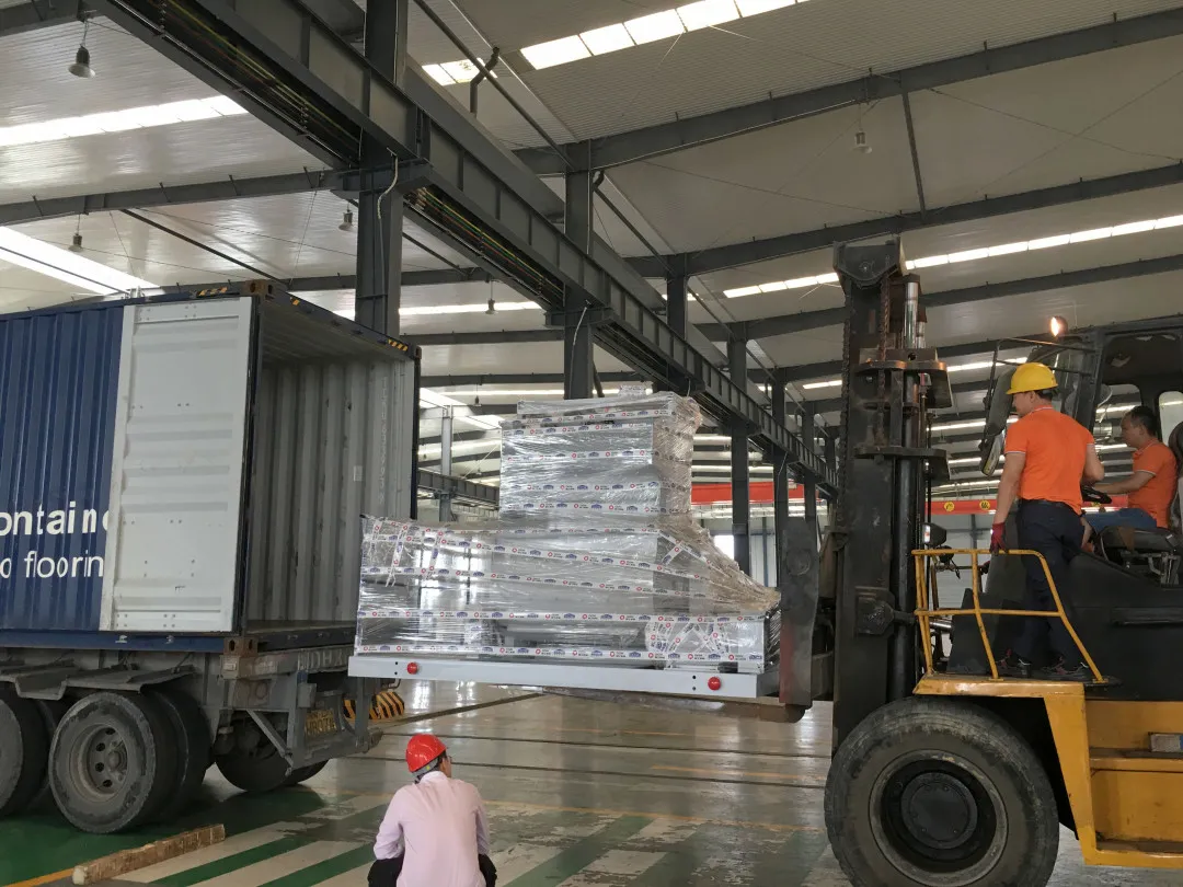 項(xiàng)目發(fā)貨|泉工QT6全自動(dòng)砌塊成型機(jī)生產(chǎn)線發(fā)貨烏拉圭，助力市政建設(shè)！