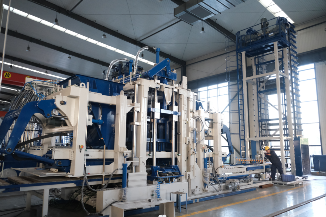 整裝待發(fā)，泉工又一生產(chǎn)線進入發(fā)貨前調試階段，助力華中城市提速發(fā)展