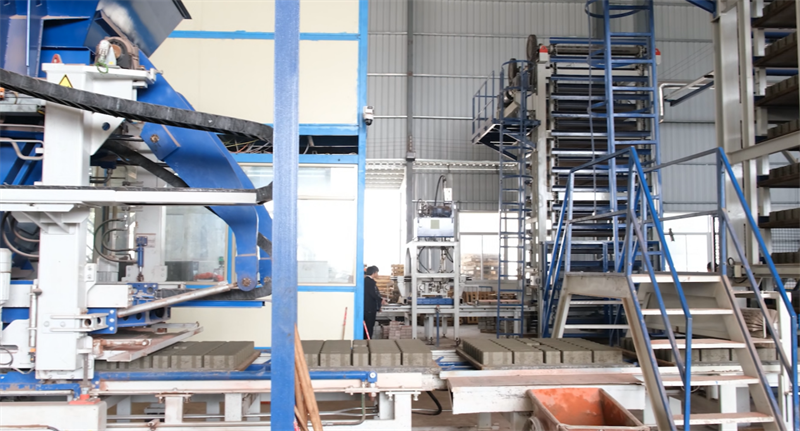 一機多磚、節(jié)能降碳，泉工策尼特15型打造綠色建材“泉工樣板”